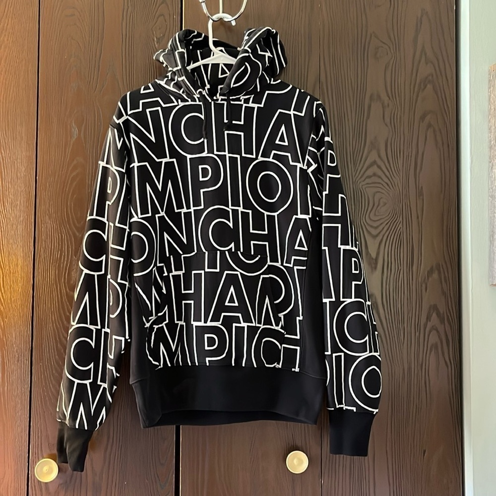 Champion black heavyweight hooded sweatshirt. Size Medium